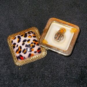 Leapord Snap On Earrings [Orange or White]